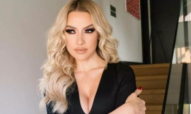 Hadise çılpaq fotosunu yaydı - FOTO