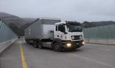 Laçından BQXK-nin yük maşınları Xankəndinə doğru yol aldı - VİDEO