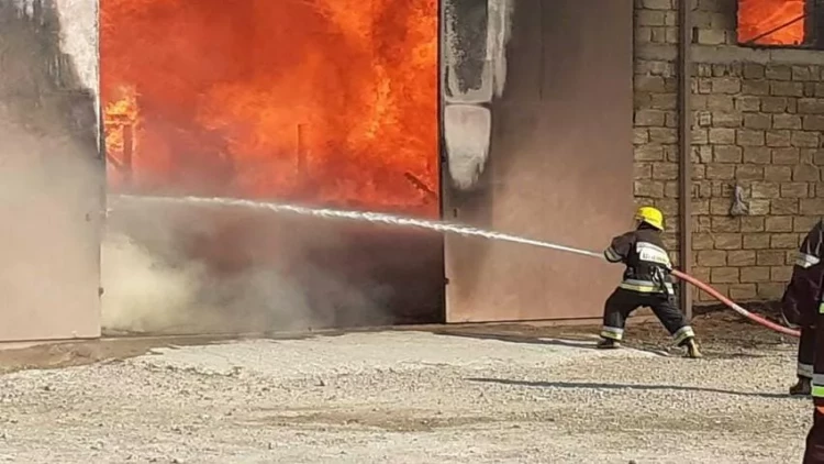 Abşeronda bir neçə obyekt yandı
