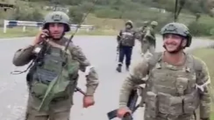 Azərbaycan ordusunun qəhrəman döyüşçüləri Ağdərəyə girərkən - VİDEO