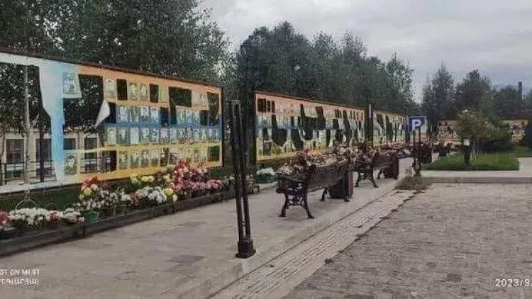 Xankəndidə terrorçuların fotoları sökülür - VİDEO - FOTO