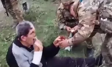 Hərbçilərimiz erməni sakinə yardım etdi - VİDEO