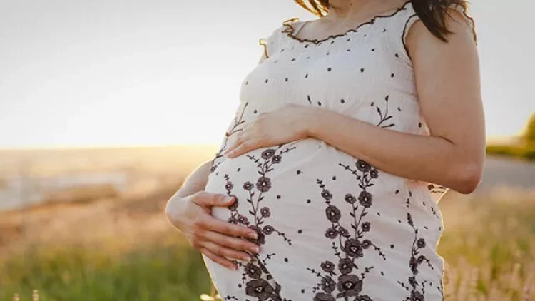 Qızı mağazadan oğurluq etdiyinə görə hamilə arvadını öldürdü - Məhkəmə qərar verdi