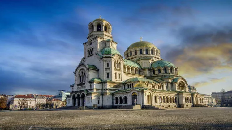 Rus Pravoslav Kilsəsinin Bolqarıstandakı baş keşişi ölkədən qovulub