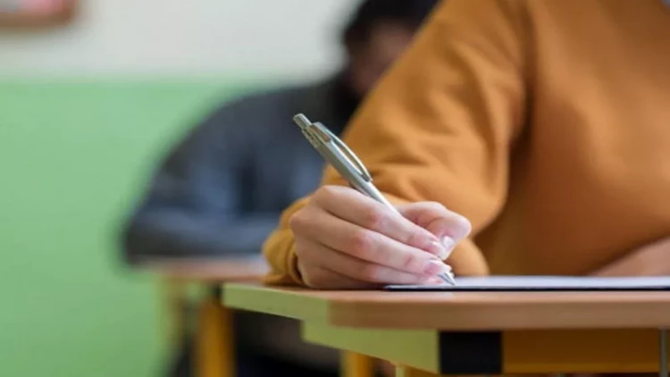 Ali məktəblərə qəbul olunanların qeydiyyat müddəti uzadıldı