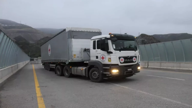 BQXK-nin Xankəndinə aparılan yardımı Laçın postunda belə yoxlanıldı