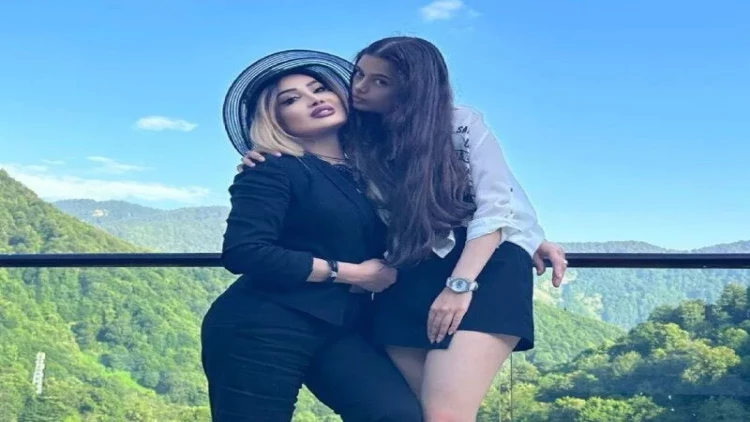 Xalq artisti 18 yaşlı qızı ilə - FOTO