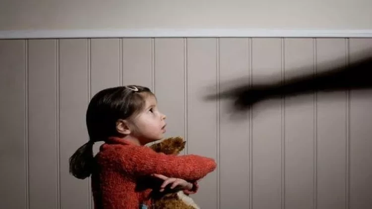 BAKIDA DƏHŞƏT: Valideynlər qızlarına İŞGƏNCƏ VERDİLƏR - FOTO