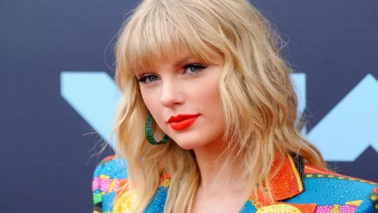 Məşhur müğənni təkcə bilet satışından 65 milyon dollar qazandı