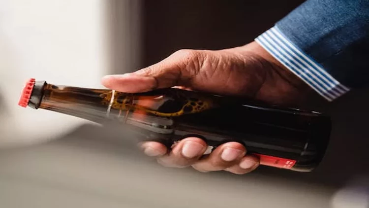 Bakıda gənc oğlanı butulka ilə xəstəxanalıq etdilər - Durumu ağırdır