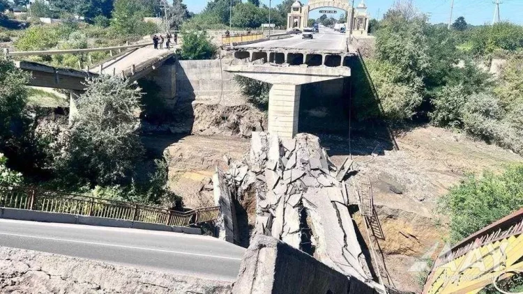 Xaçmazda çaya düşmüş avtomobil belə çıxarıldı - VİDEO