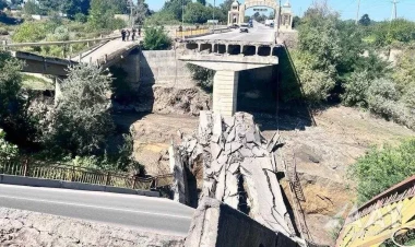 Xaçmazda çaya düşmüş avtomobil belə çıxarıldı - VİDEO