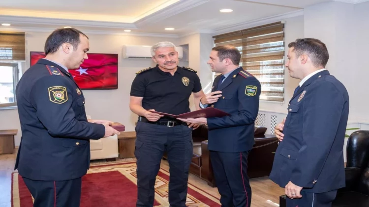 Vilayət Eyvazov türk polisini təltif etdi - FOTO
