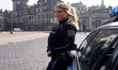 Çılpaq fotolarını yayan qadın polis işdən qovuldu - FOTO