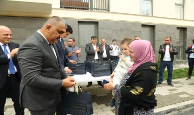 Füzuli sakinlərinə yeni mənzillərinin açarları təqdim olundu - FOTO