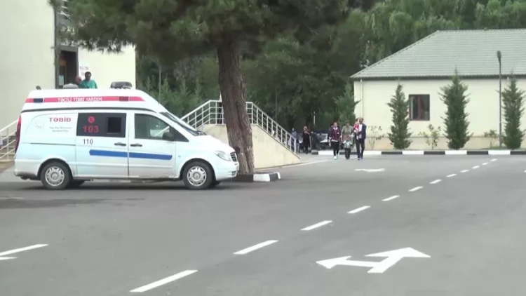 Yeni doğulmuş körpə küçəyə atıldı - VİDEO