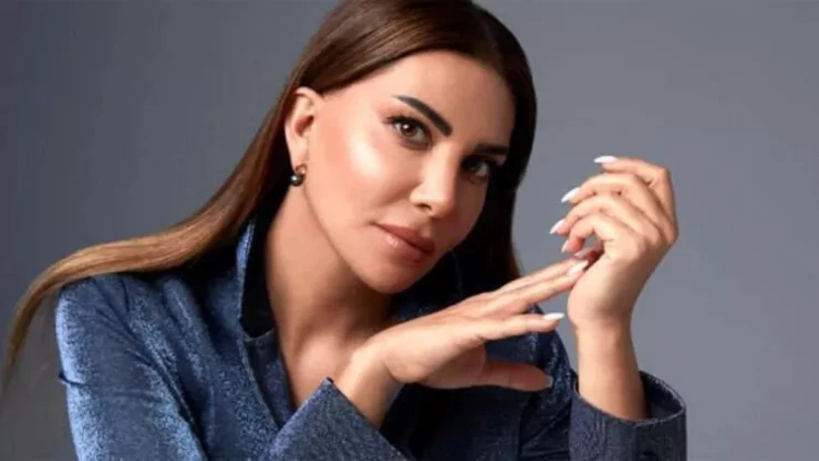 Məşhur müğənni tərzi ilə diqqət çəkdi - VİDEO