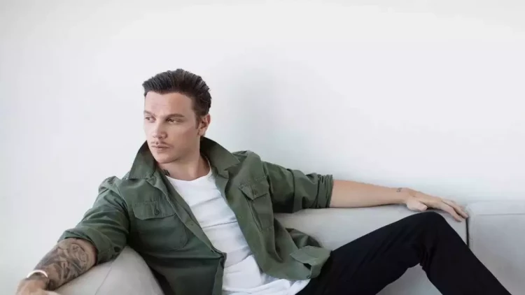 Məşhur müğənni: 