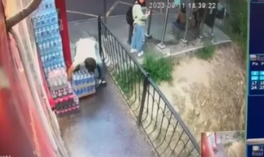 Bakıda dayanacaqda oğurluq kameraya düşdü - VİDEO