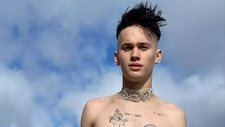 Məşhur blogerin atalığı: 