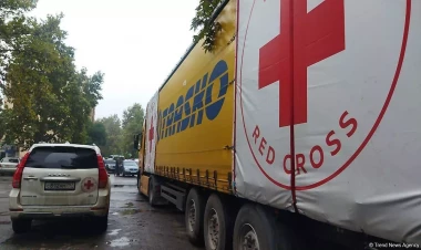 Rusiyadan göndərilən ərzaq dolu yük avtomobili Xankəndiyə keçidi hələ də gözləyir - FOTO