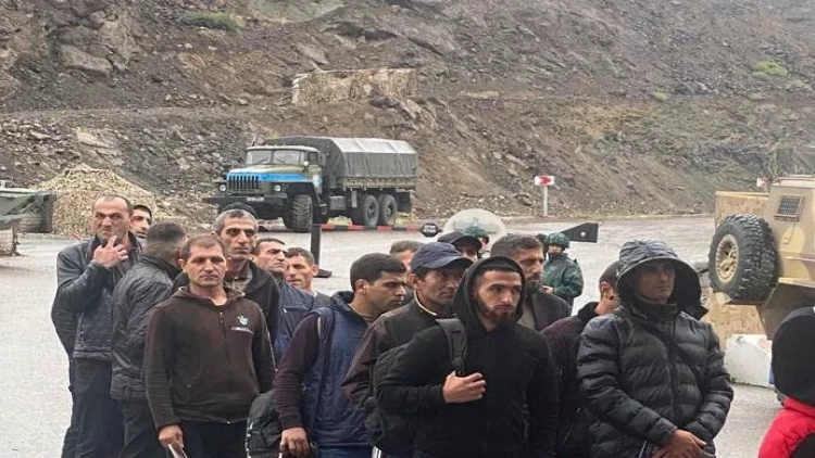 Paşinyan erməni hərbçilərini Qarabağdan çıxarır: 