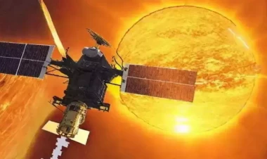 Günəşə doğru: kosmosda selfi çəkildi - FOTO