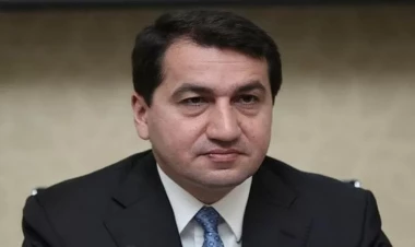 Hikmət Hacıyev: “Laçın və Ağdam yolları eyni vaxtda açıla bilər”