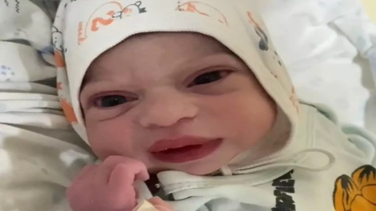 Azərbaycanda doğulan körpənin görünüşü müzakirələrə səbəb oldu - VİDEO