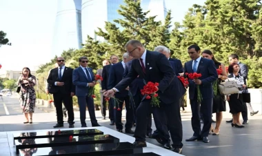 Slovakiya parlament nümayəndə heyəti Şəhidlər xiyabanını ziyarət edib - FOTO