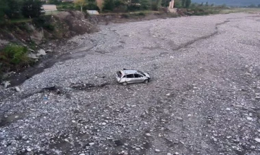 Qubada maşın aşıb, ölən və yaralananlar var - FOTO