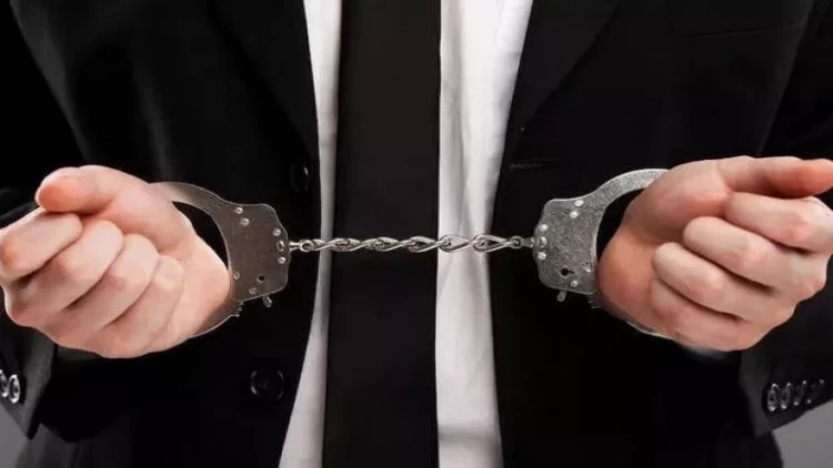 Rusiyalı deputat qarajında ​​çətənə plantasiyası yetişdirib - FOTO