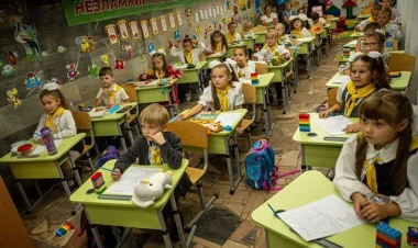 Raket hücumu altında metroda dərs günü... - FOTOlar