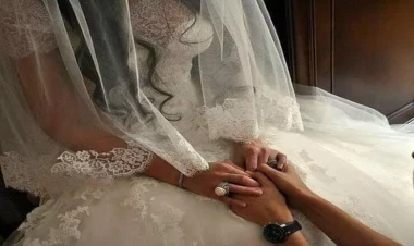 57 yaşlı müğənni bakirəliyini bərpa etdirdi