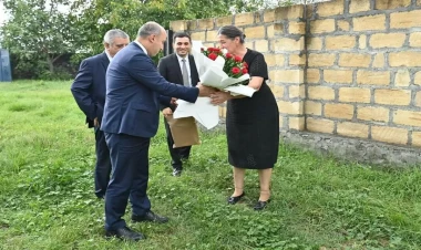 Nazir yüksək bal toplayan şəhid anası ilə görüşdü - FOTO