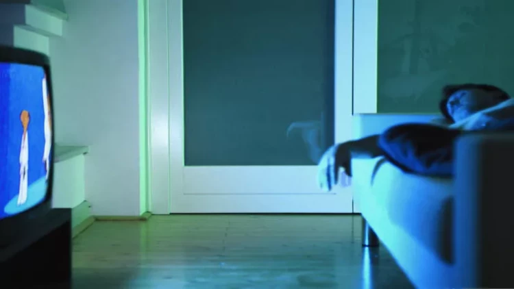 Televizor qarşısında yuxuya getməyin, yoxsa...