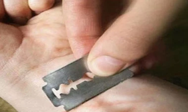 Ağsuda DƏHŞƏT: 42 yaşlı kişi özünü doğradı