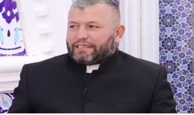 Narkotik satan axund MƏHKƏMƏ QARŞISINA ÇIXARILDI