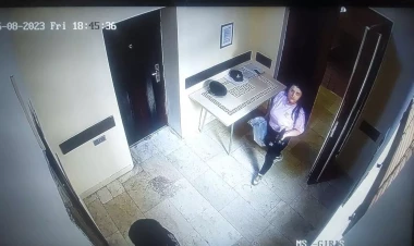 Polisdə saxlanılan şəxsə narkotik ötürməyə cəhd edən qadın saxlanıldı - FOTO