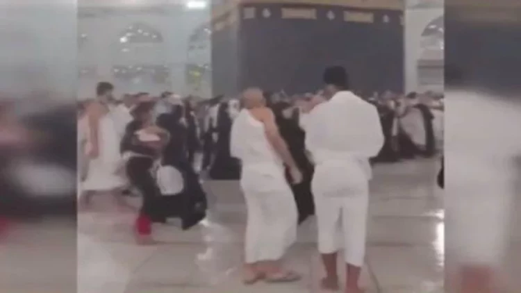 Məkkədə güclü yağış ibadət edənlərə çətinlik yaratdı - VİDEO