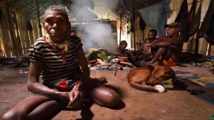 Oğurluq edəni odda bişirib yeyirlər - FOTO