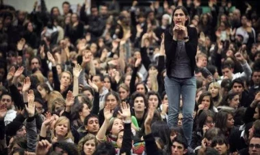 Fransada təhsil haqqının kəskin artması tələbələri çətin vəziyyətə salıb