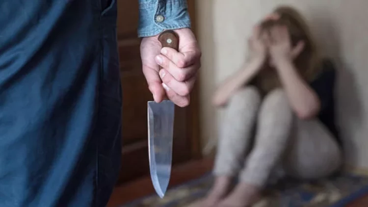 Yevlaxda kişi hamilə arvadını xəyanətə görə öldürmək istədi