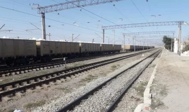 Salyanda qatar qadını vuraraq öldürüb