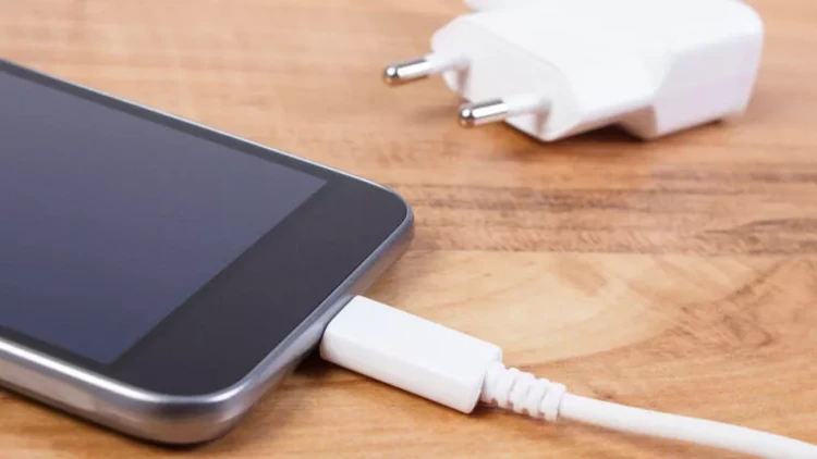 Cərəyana qoşulu adapteri ağzına saldı... - Diqqətsizlik və növbəti UŞAQ ÖLÜMÜ