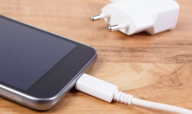 Cərəyana qoşulu adapteri ağzına saldı... - Diqqətsizlik və növbəti UŞAQ ÖLÜMÜ