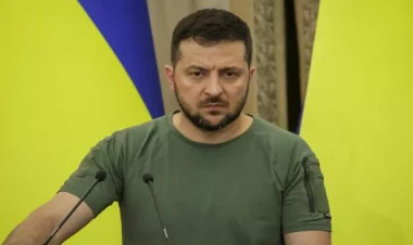 Zelenski vilayətlərdəki hərbi komissarların hamısının işdən çıxarıldığını elan etdi