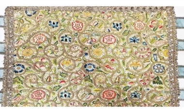 Birinci Elizabetə aid “İncil”in örtüyü rekord məbləğə satıldı