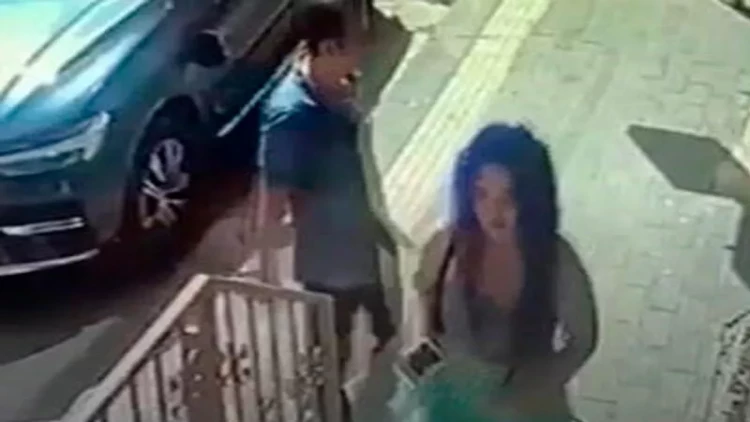 İnternetdə tanış olduğu qızı günlük evə aparan kişi dəhşət yaşadı - Kameraya... - VİDEO