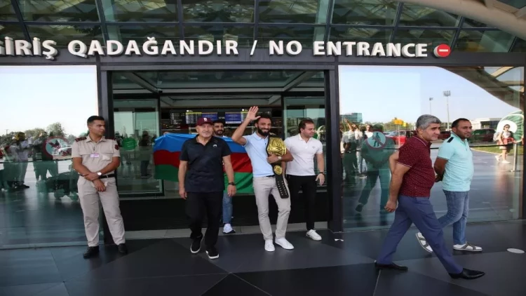 Erməni idmançını məğlub edən Çingiz Əlləzov Vətəndə belə qarşılandı - FOTO